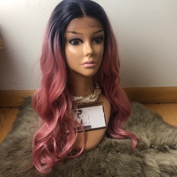 - ?20” ROSE GOLD LACE FRONT WIG? *NEW*
???